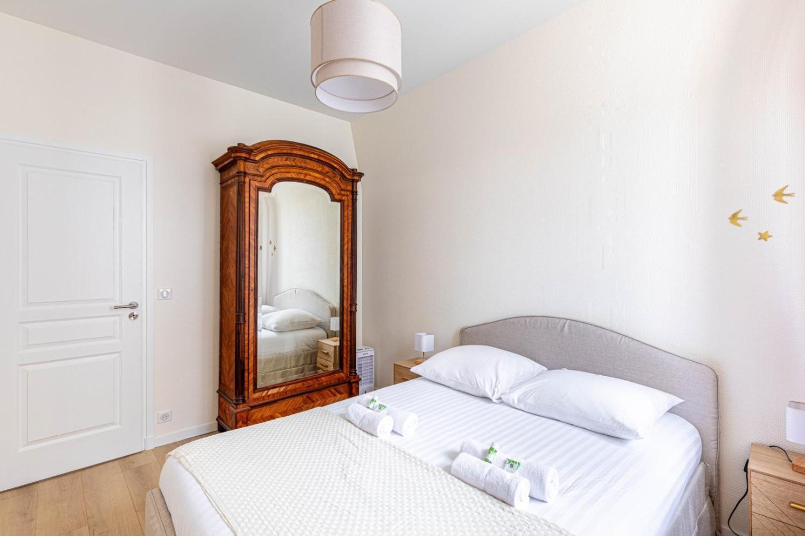 Guestready - Apt Moderne - Direct Champs Elysees Apartment Clichy Bagian luar foto